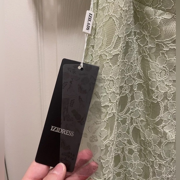 IZIDRESS Light Green Lace Gown NWT SEE DIMENTIONS - Picture 6 of 7